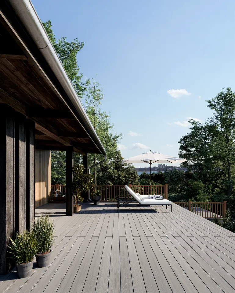 Step 6: Install the locking clip, if using
	You can install locking clips to ensure the decking boards expand and contract evenly.
	Install locking clips where the centre of each board meets the sub-frame.